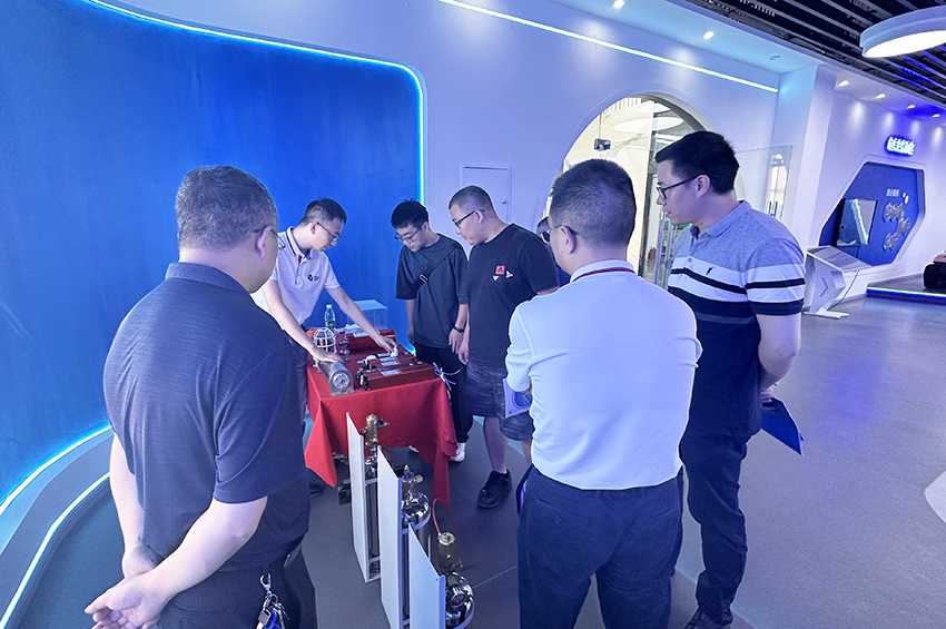 ���һ�ӭ�Ĵ���ѧר�ҽ���ݰ��ϲ�����ֿƼ�