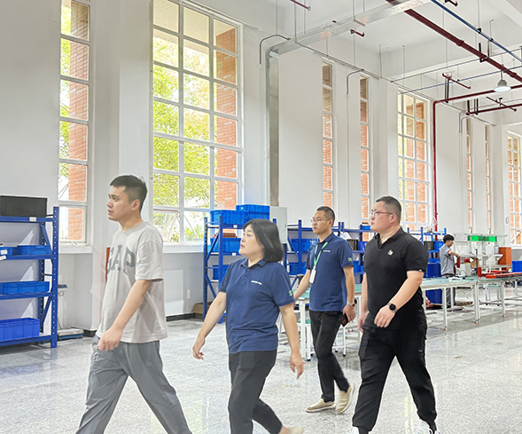 ϲ�����ֿƼ�ӭ���ƴ����һ���쵼ݰ�ٲι۽�������ı������ƪ��